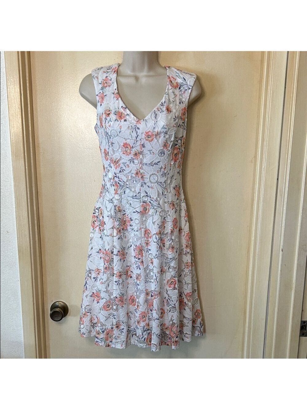 Madison Leigh Floral V-Neck Mini Dress size 6